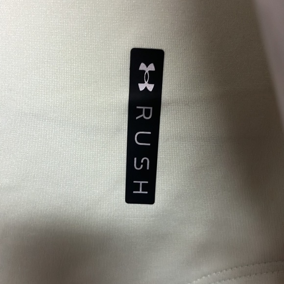 Under Armour Running/Athletic/Athleisure Top, M, NWT! - Picture 4 of 9